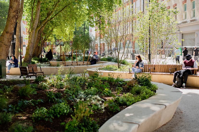 Alfred Place Gardens by LDA Design