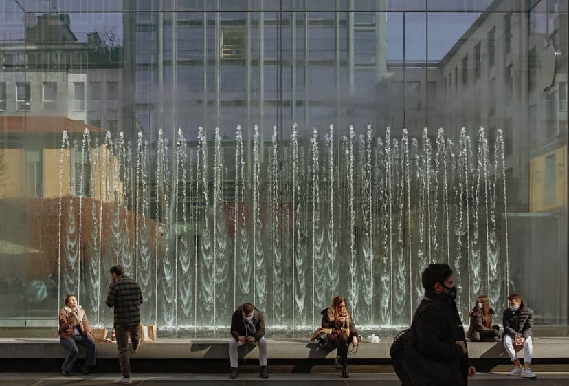 Apple Store Liberty. The first Italian flagship store changes the face of a piazza in Milan